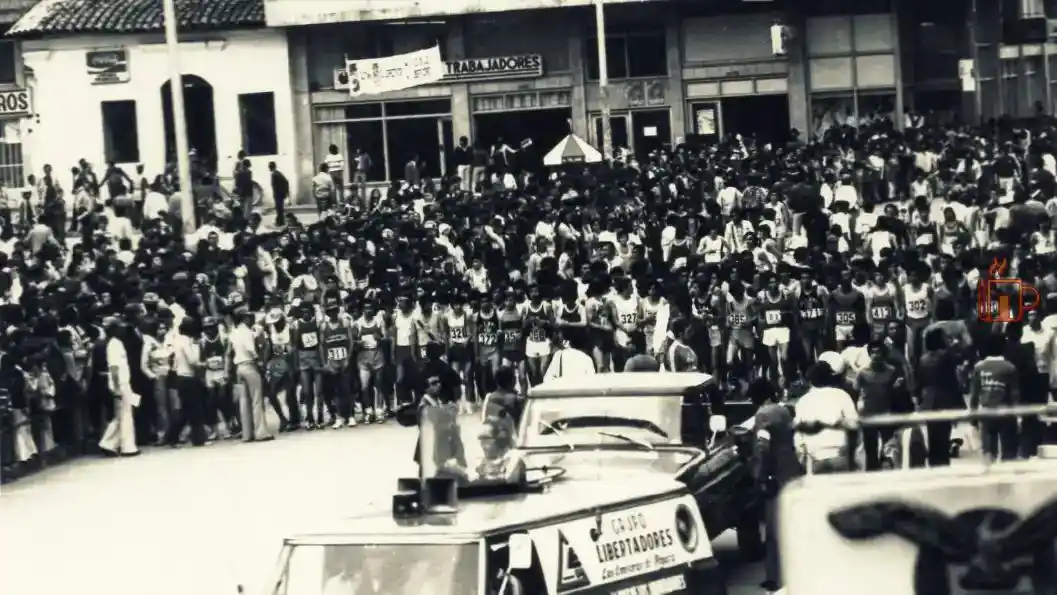 La Plaza de Los Libertadores colmada de publico. El evento que unía y reunía.