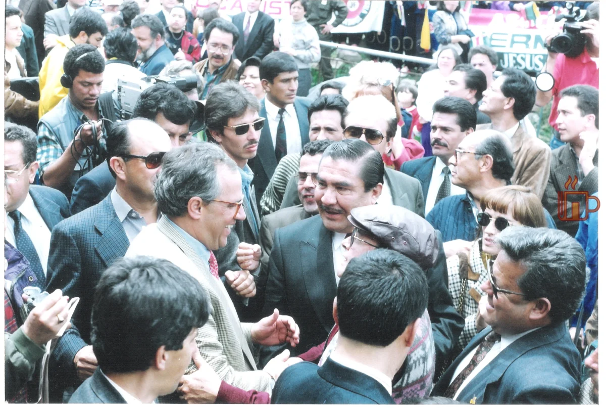 El Presidente Ernesto Samper y el Alcalde Héctor Julio Becerra Ruíz en el acto de inauguración de la Ruta Mundialista.